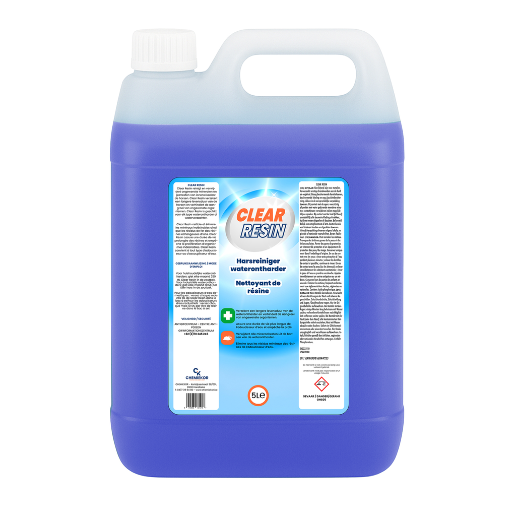 Flacon blanc et violet de liquide adoucisseur d’eau avec étiquette descriptive.